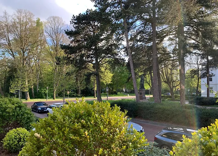 Stilvolle Stadtoase, 116 Qm, Parkblick, Wassernah, Parkplatz