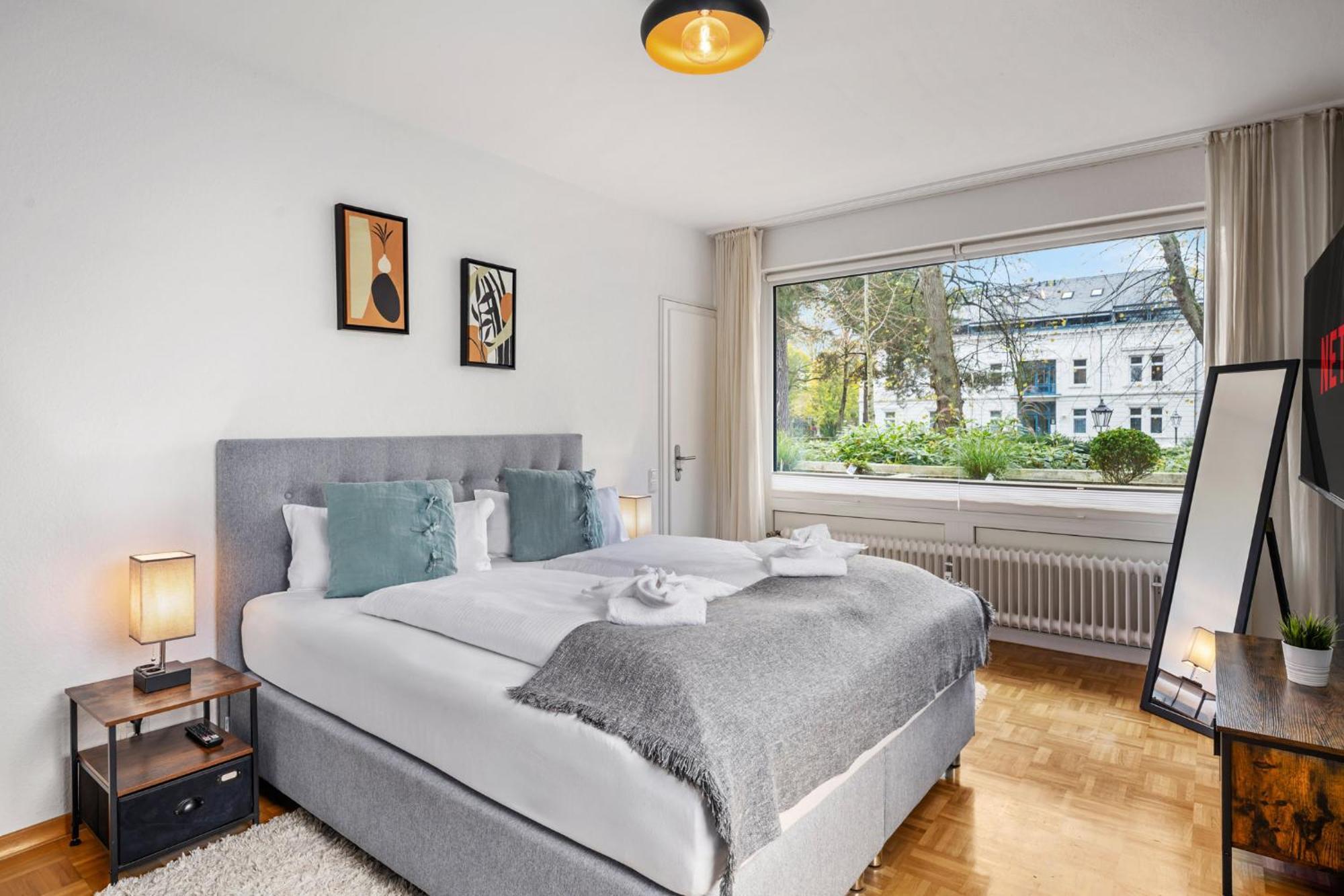 Stilvolle Stadtoase, 116 Qm, Parkblick, Wassernah, Parkplatz Apartment