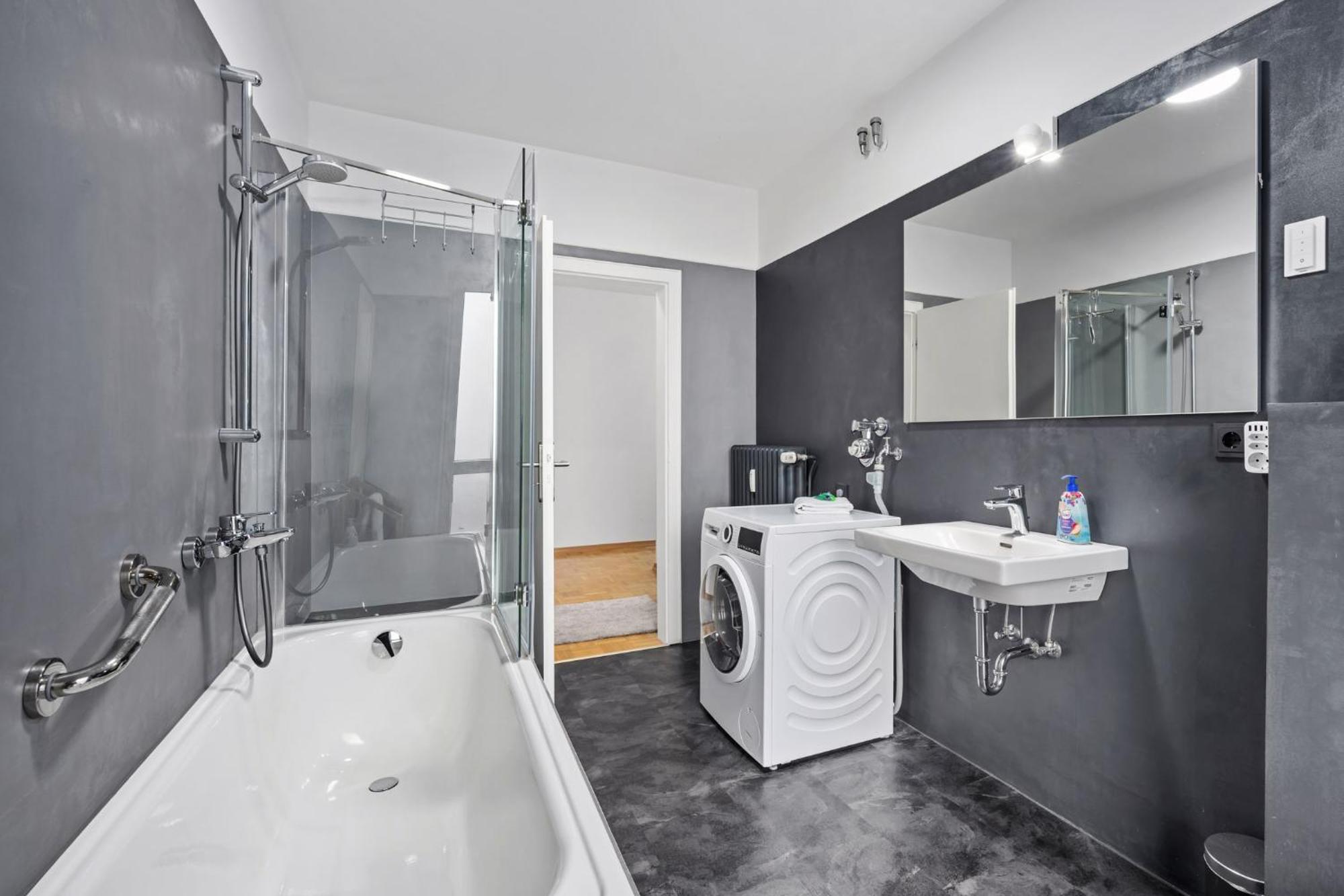 Stilvolle Stadtoase, 116 Qm, Parkblick, Wassernah, Parkplatz Apartment *