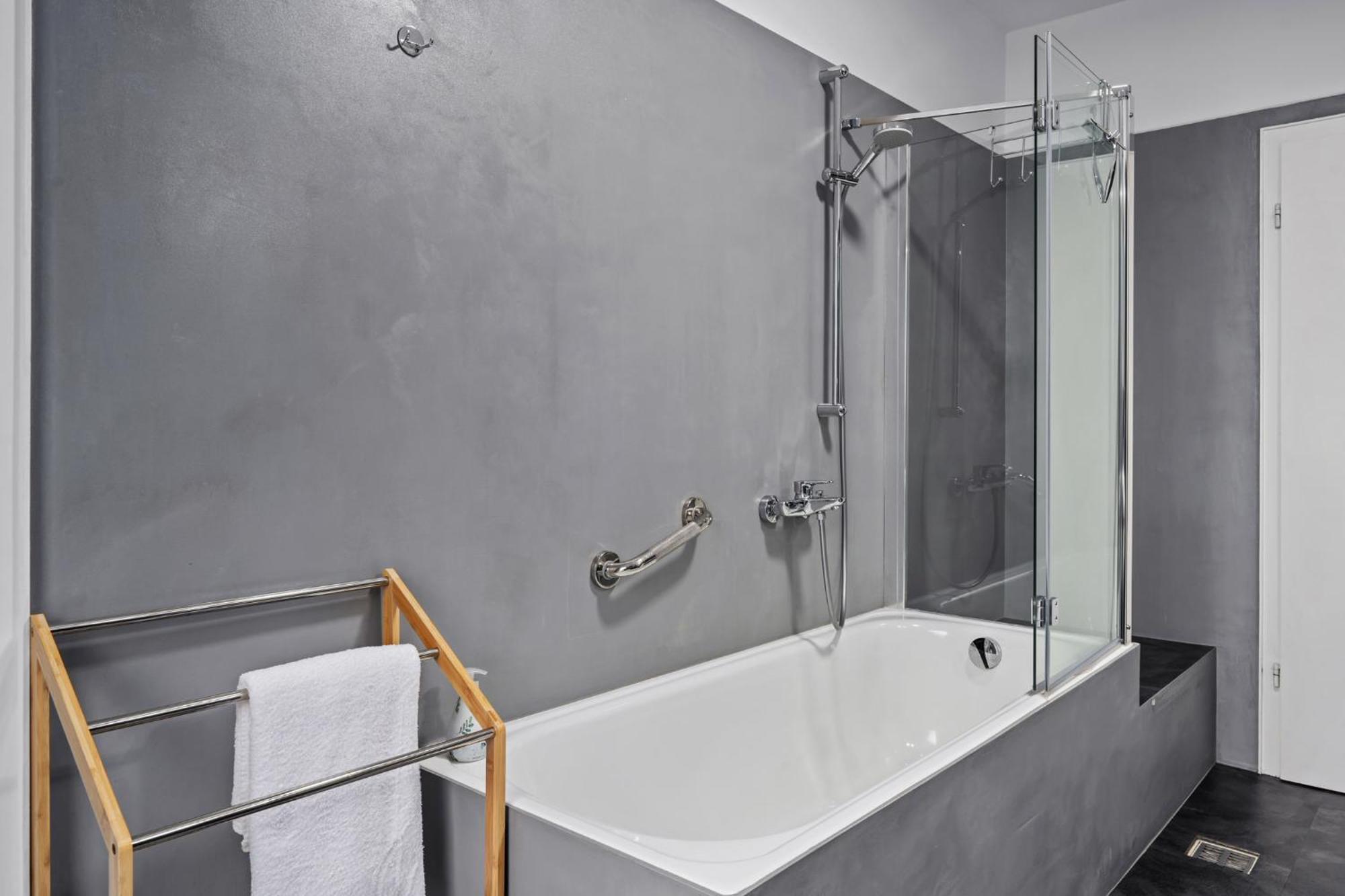 Apartment Stilvolle Stadtoase, 116 Qm, Parkblick, Wassernah, Parkplatz *